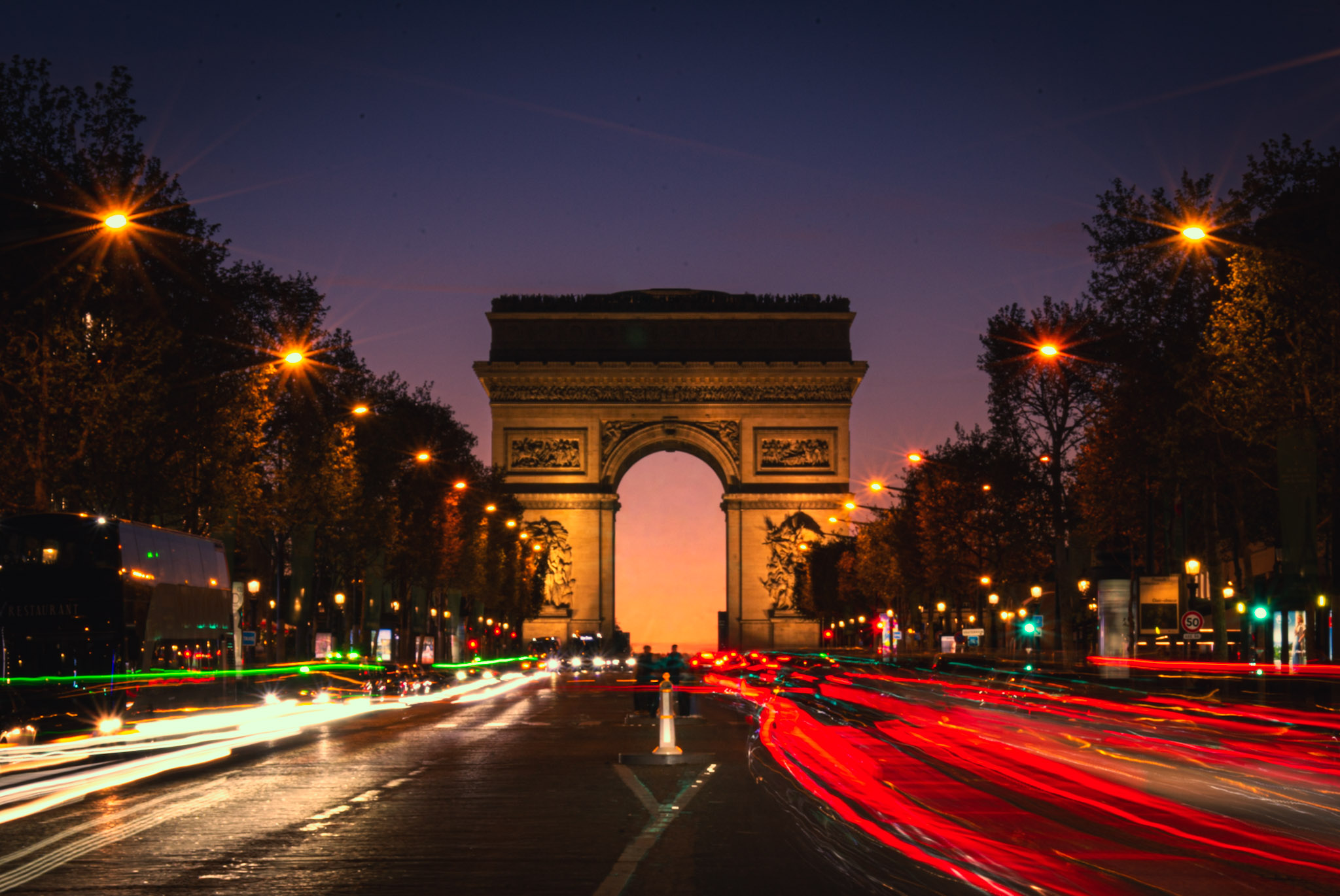 Arc de Triomphe night